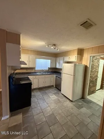 $1,350 | 320 Springdale Circle, D'Iberville, MS 39540