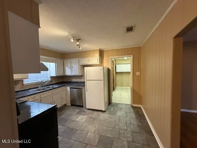 $1,350 | 320 Springdale Circle, D'Iberville, MS 39540