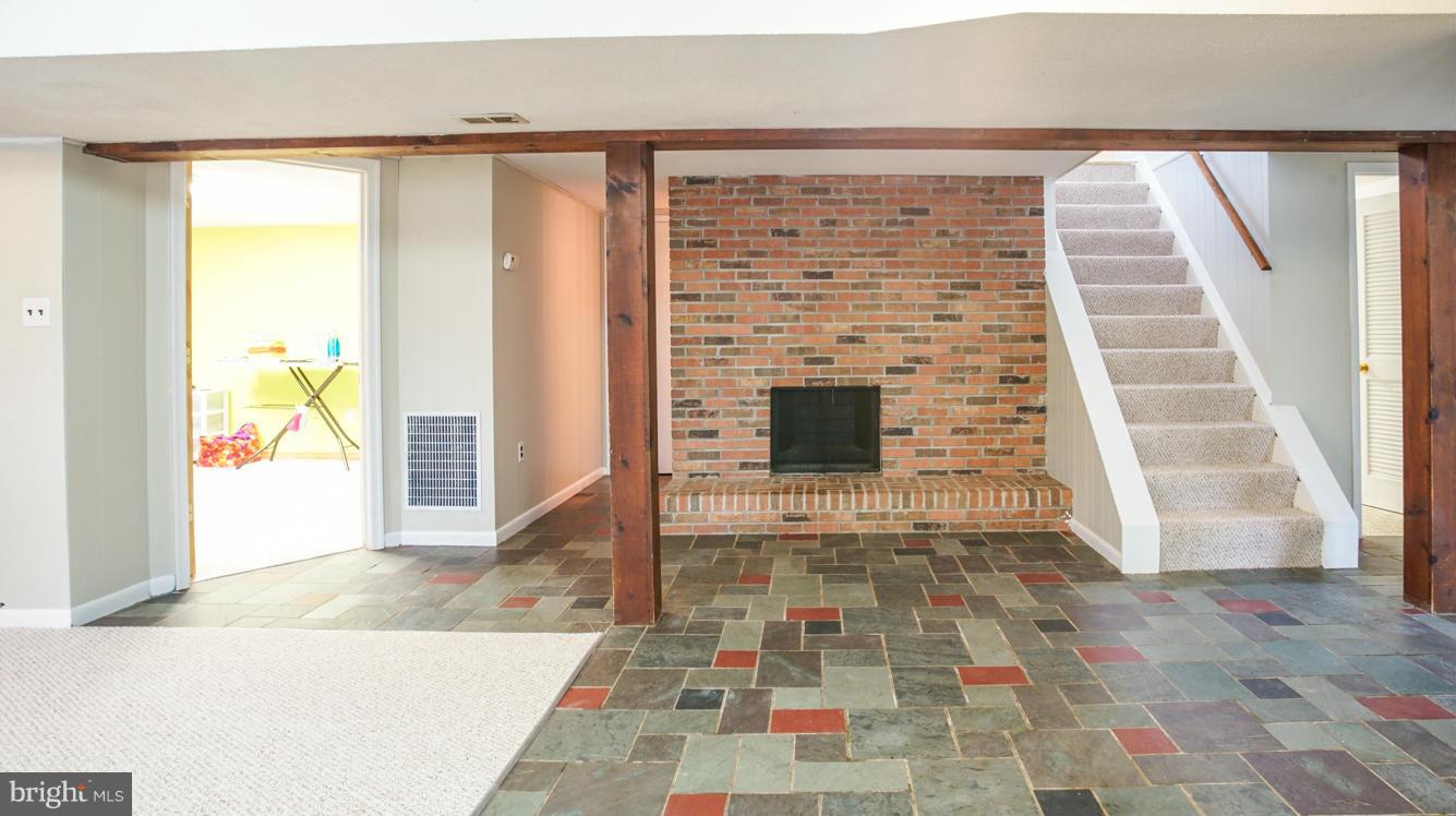 9502 Gunview Road Baltimore, MD 21236 - Photo 16 of 26 Family Room