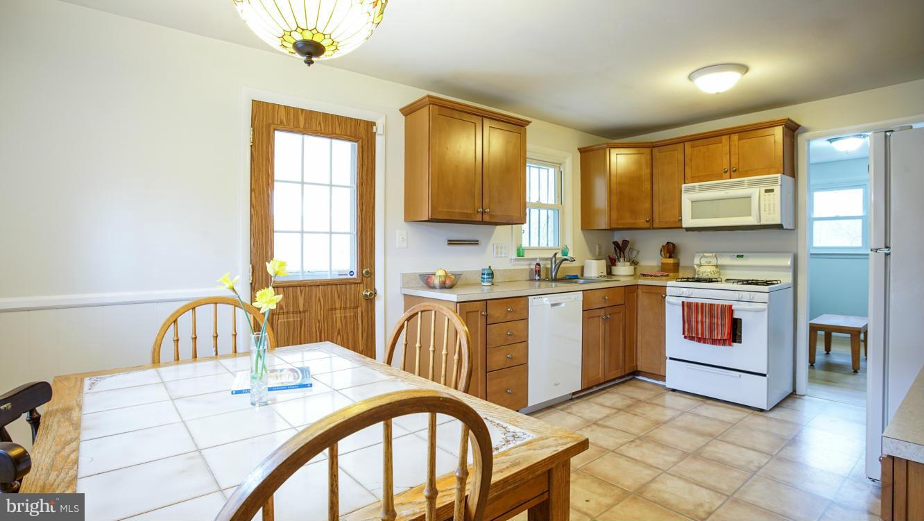 9502 Gunview Road Baltimore, MD 21236 - Photo 6 of 26 Kitchen