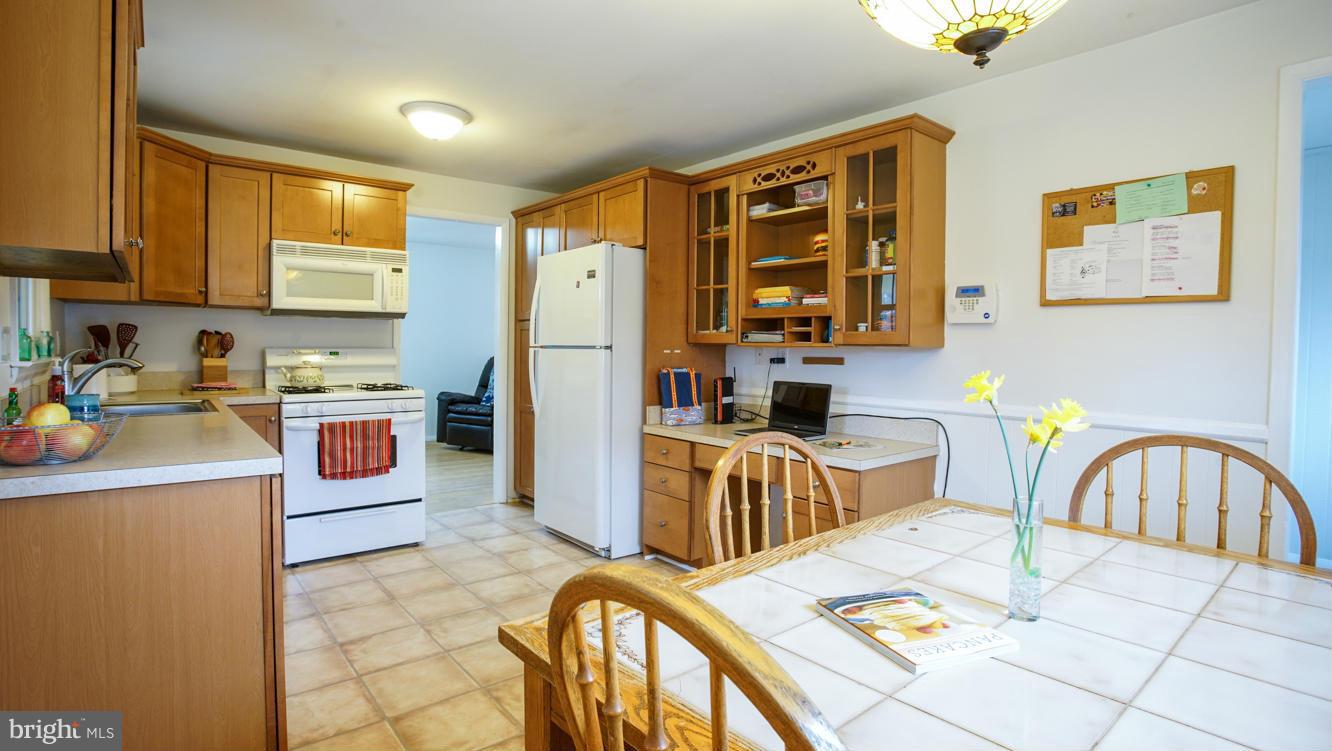 9502 Gunview Road Baltimore, MD 21236 - Photo 7 of 26 Kitchen