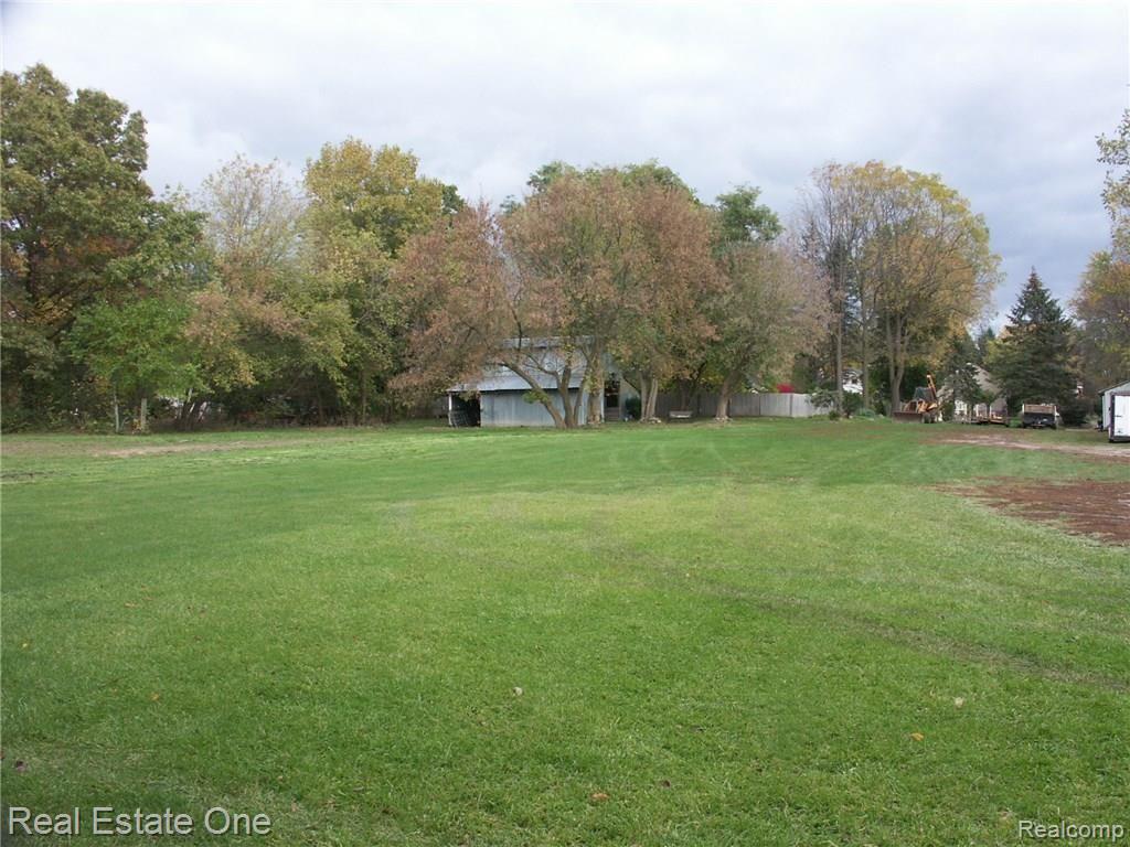 1250 Union Lake Road White Lake, MI 48386 - Photo 1 of 10