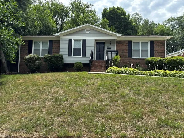$1,750 | 421 Forest Hill Avenue, Winston-Salem, NC 27105