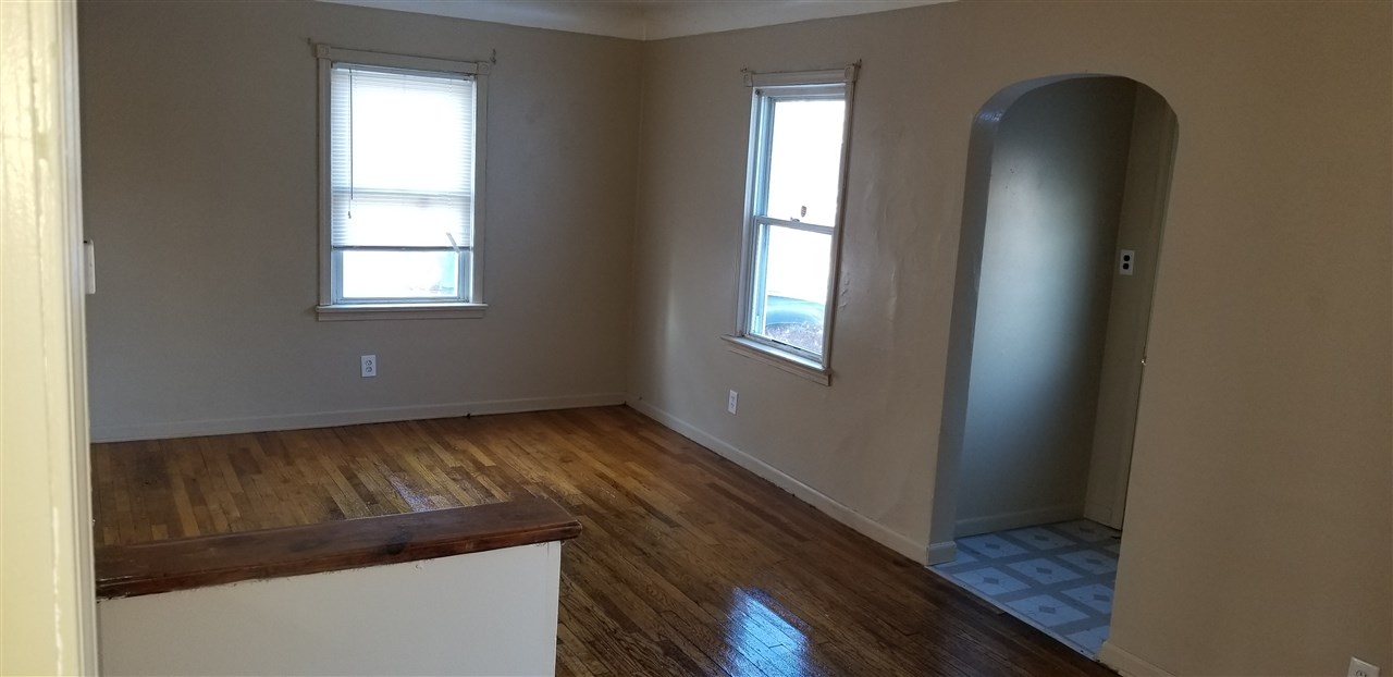 1029 Simcoe Avenue Flint, MI 48507 - Photo 3 of 13