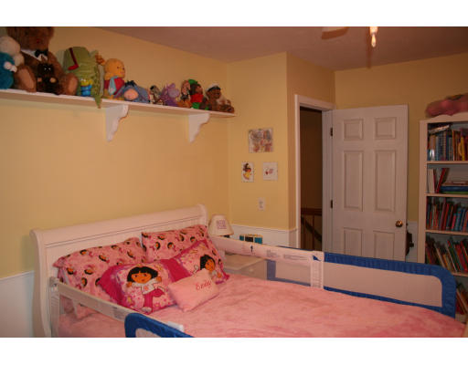 19 Highfield Road, Unit B Charlton, MA 01507 - Photo 13 of 28 a bedroom with a bed and closet
