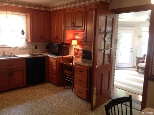 54 Roslyn Road Grosse Pointe, MI 48236 - Photo 6 of 12 1new.jpg