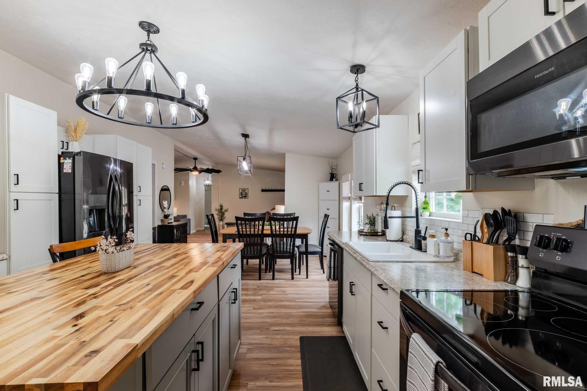 8873 Bennett Road Benton, IL 62812 - Photo 12 of 45