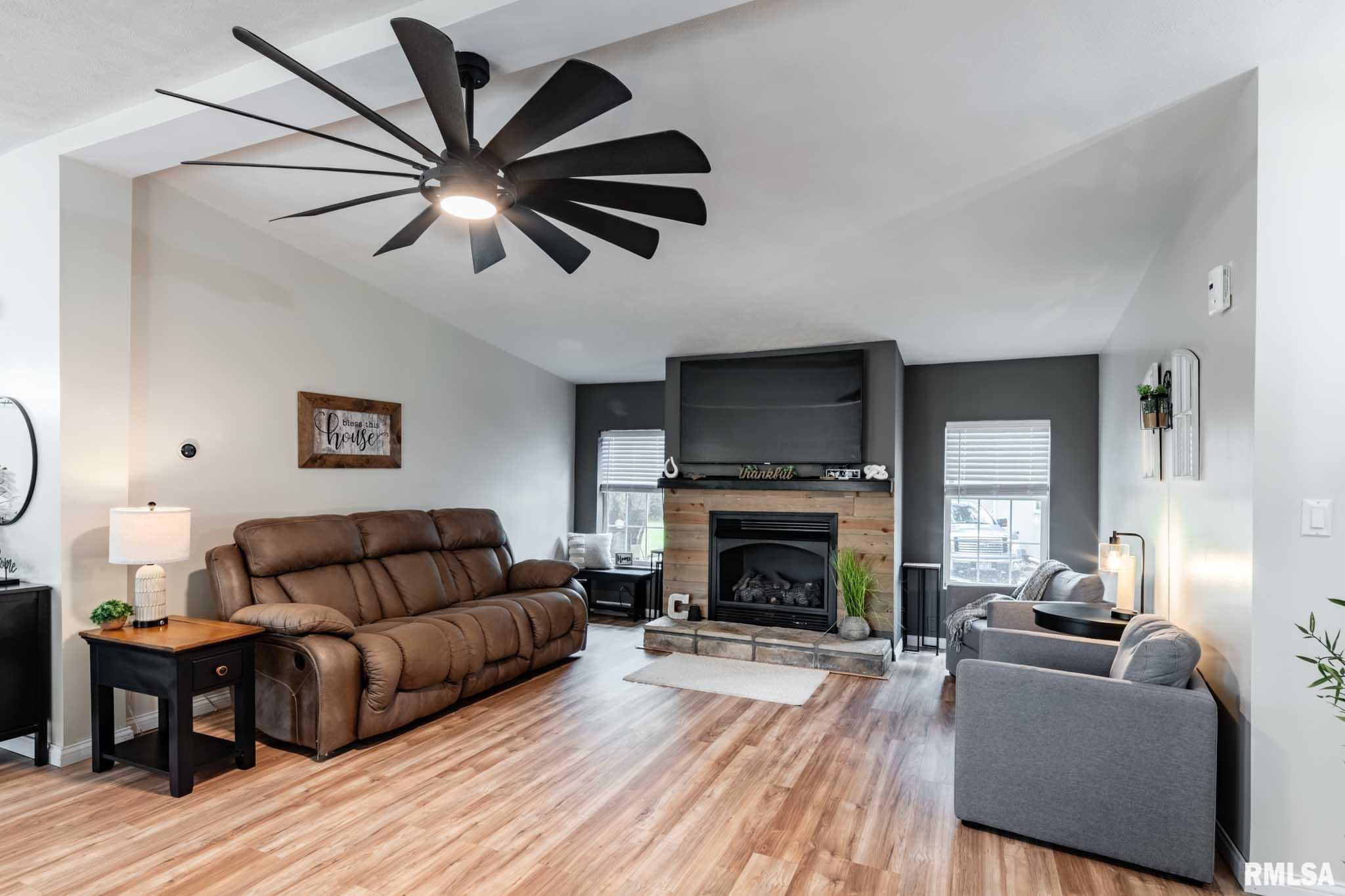 8873 Bennett Road Benton, IL 62812 - Photo 5 of 45