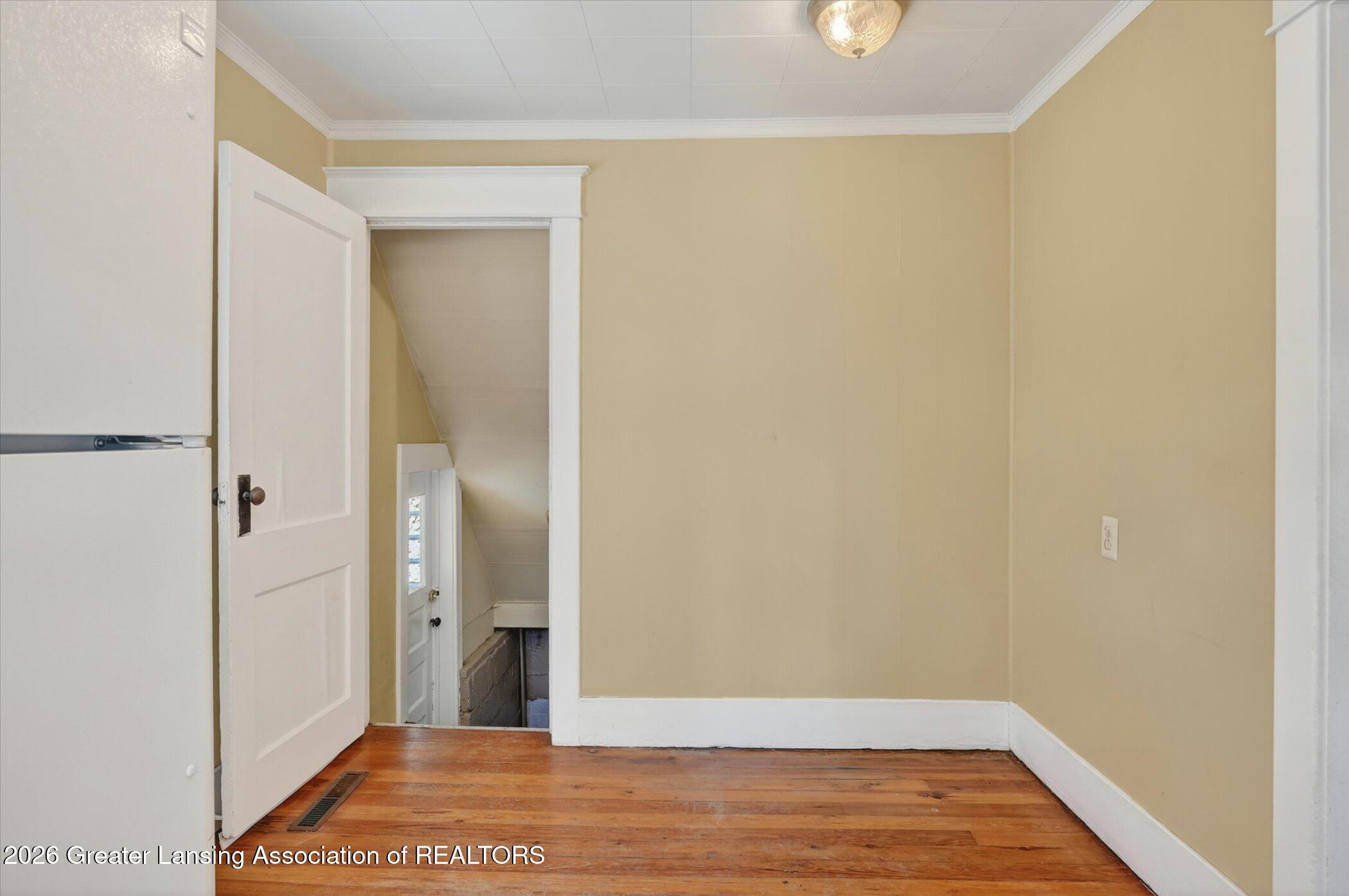 702 East Cavanaugh Road Lansing, MI 48910 - Photo 16 of 41 16-702E-Cavanaugh-Rd-Windowstill