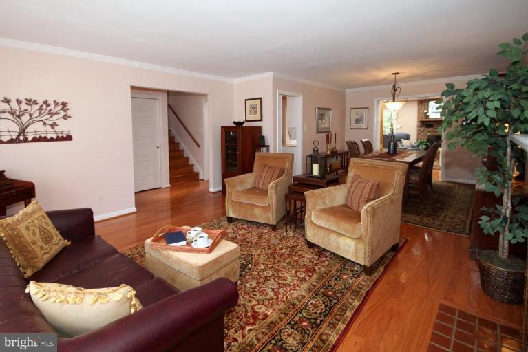 5631 Inverchapel Road Springfield, VA 22151 - Photo 3 of 30 a living room with furniture and a wooden floor