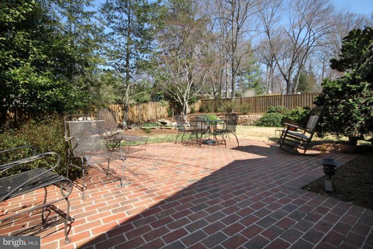 5631 Inverchapel Road Springfield, VA 22151 - Photo 26 of 30 a view of outdoor space with seating