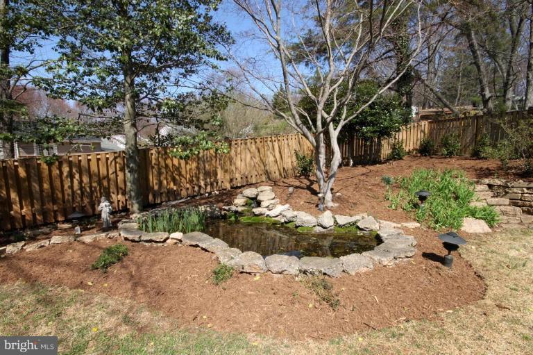 5631 Inverchapel Road Springfield, VA 22151 - Photo 27 of 30 a pathway of a yard