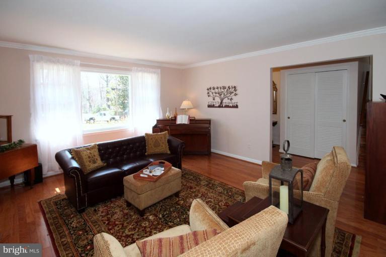 5631 Inverchapel Road Springfield, VA 22151 - Photo 4 of 30 a living room with furniture rug and window