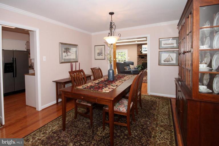 5631 Inverchapel Road Springfield, VA 22151 - Photo 7 of 30 a view of a dining room with furniture