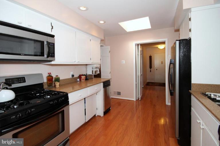 5631 Inverchapel Road Springfield, VA 22151 - Photo 9 of 30 a kitchen with a stove and a microwave