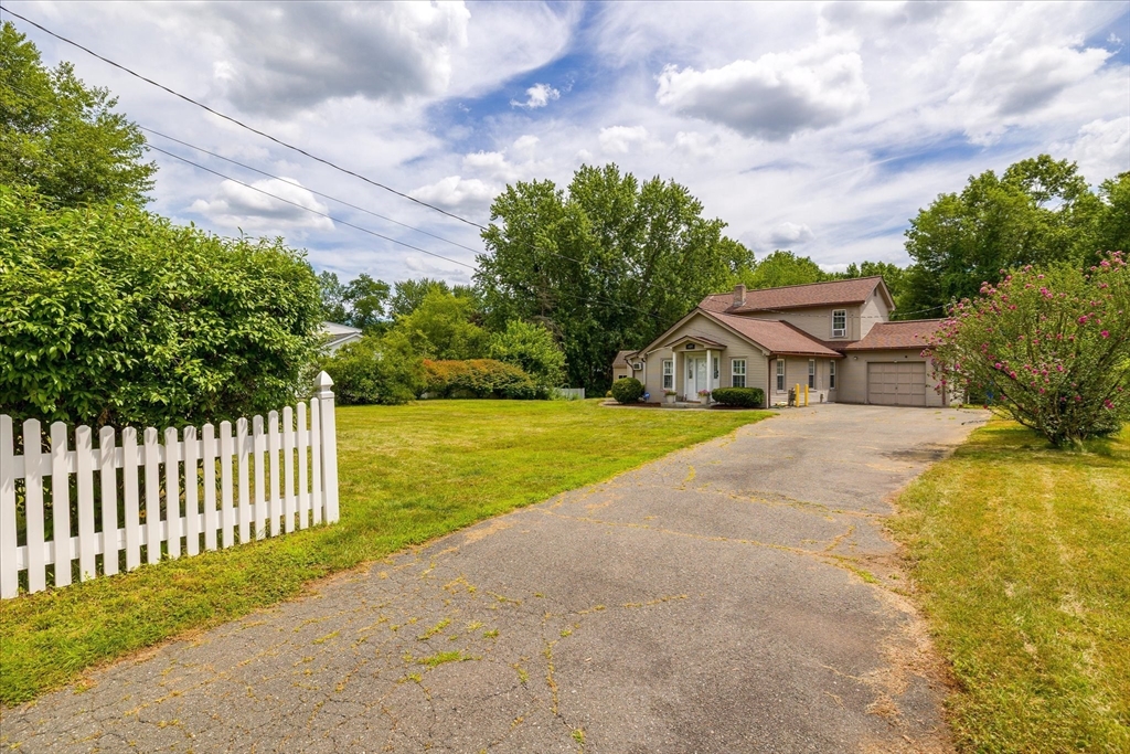 125 Fair Oak Road Springfield, MA 01128 - Photo 3 of 29 a house with swimming pool in front of it