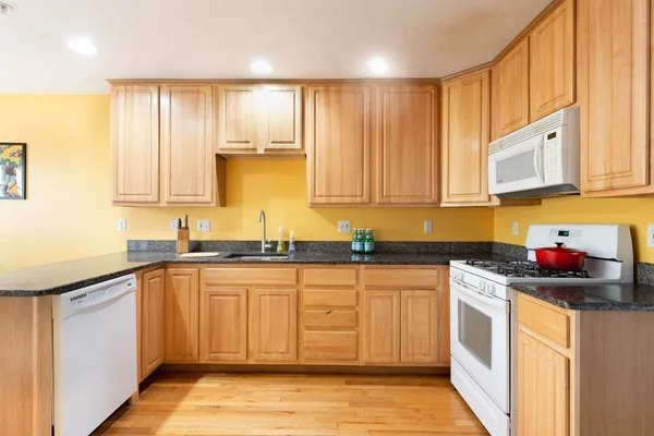 $3,100 | 47 Alder Street, Unit 28, Waltham, MA 02453