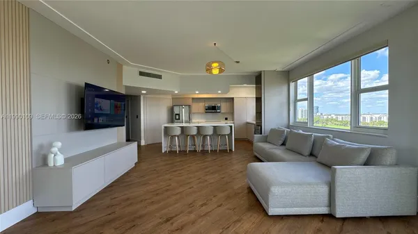 $5,500 | 20000 East Country Club Drive, Unit 1016, Aventura, FL 33180