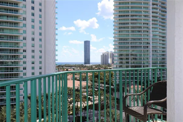 $5,500 | 20000 East Country Club Drive, Unit 1016, Aventura, FL 33180