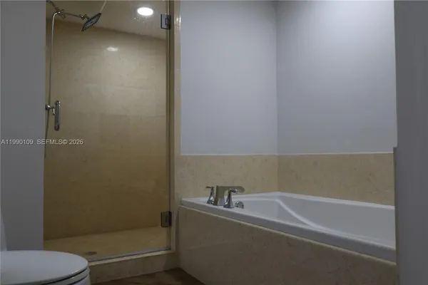 $5,500 | 20000 East Country Club Drive, Unit 1016, Aventura, FL 33180