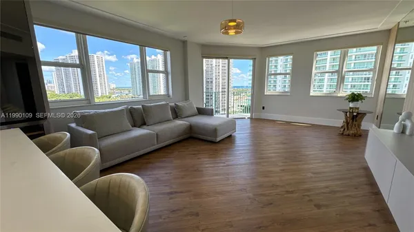 $5,500 | 20000 East Country Club Drive, Unit 1016, Aventura, FL 33180