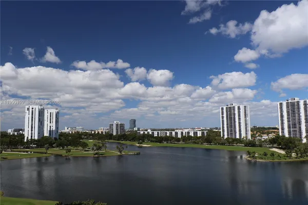 $5,500 | 20000 East Country Club Drive, Unit 1016, Aventura, FL 33180