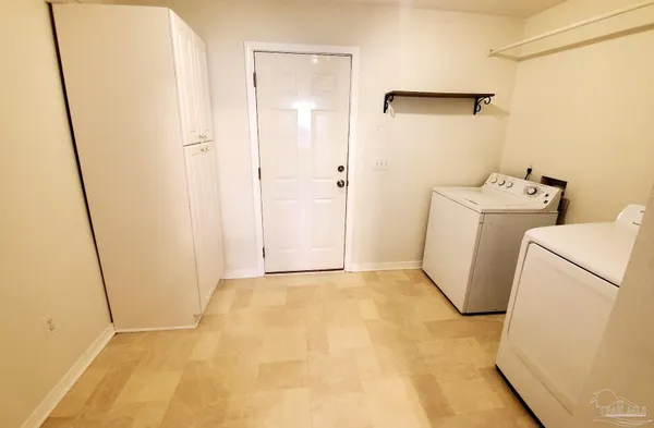 a view of utility room with washer and dryer