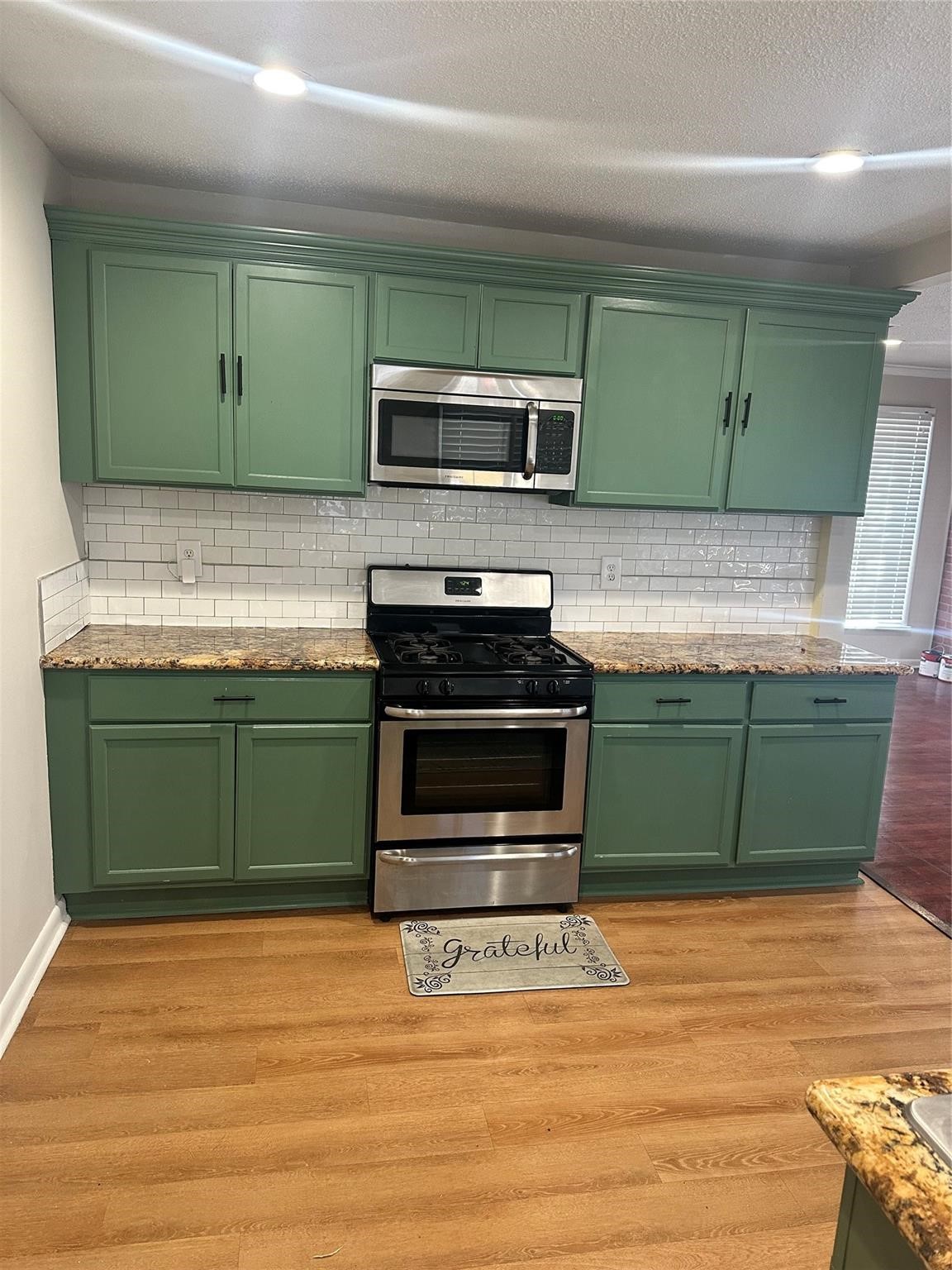 3571 Daphne Street Houston, TX 77021 - Photo 2 of 15 Updated kitchen with granite countertops.