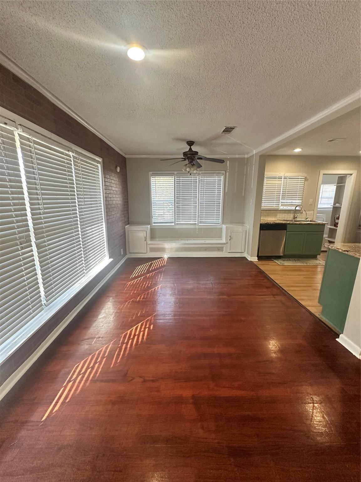 3571 Daphne Street Houston, TX 77021 - Photo 5 of 15 Dining and family opens to kitchen.