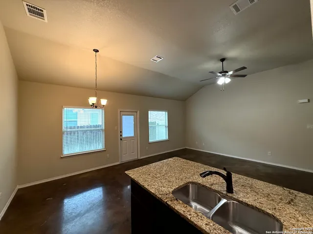 $1,450 | 228 Ragsdale Way, New Braunfels, TX 78130