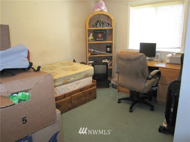 4004 Petersville Road Northeast Bremerton, WA 98310 - Photo 11 of 15 Gallery Image 11