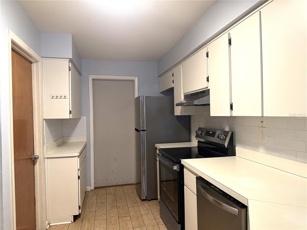 8840 Martinique Lane Port Richey, FL 34668 - Photo 6 of 31 a kitchen with a stove a refrigerator and a sink