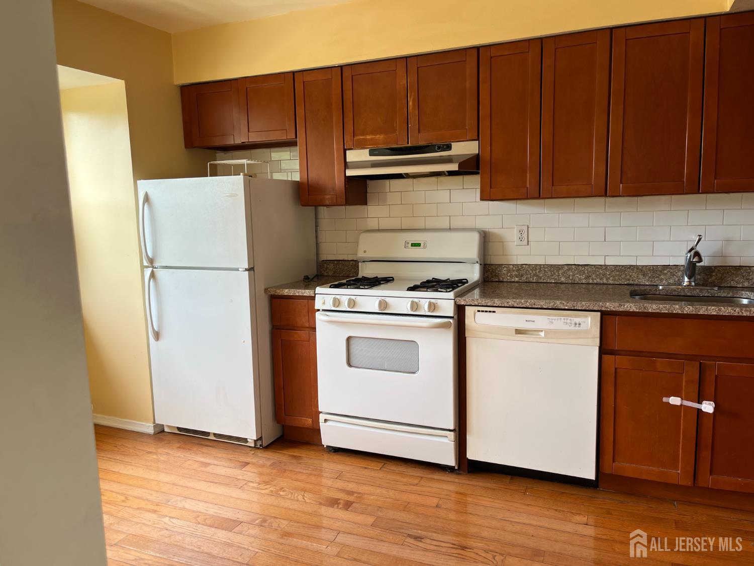 1941 Raspberry Court Edison, NJ 08817 - Photo 2 of 13