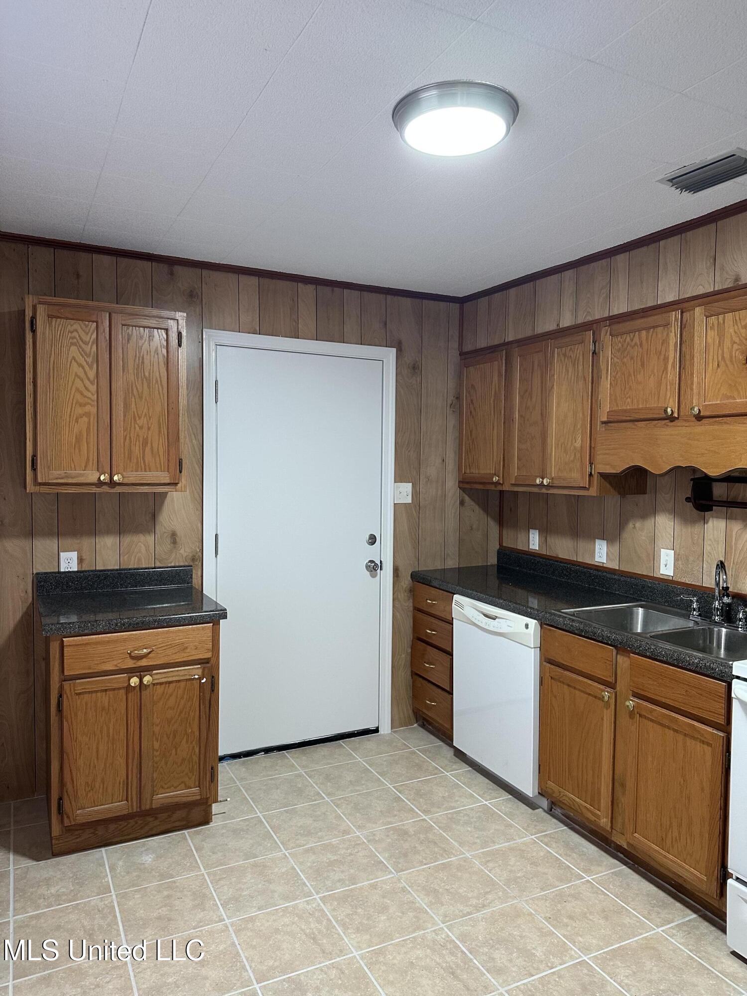 2403 9th Street Pascagoula, MS 39567 - Photo 18 of 24 IMG_3083