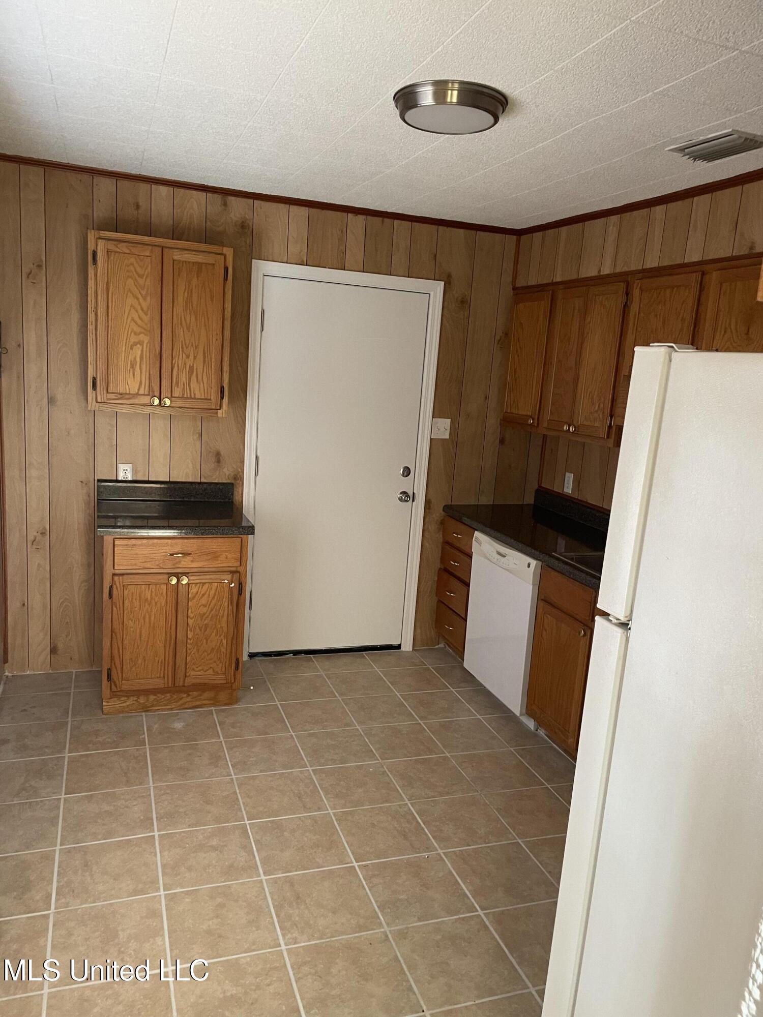 2403 9th Street Pascagoula, MS 39567 - Photo 20 of 24 IMG_8772