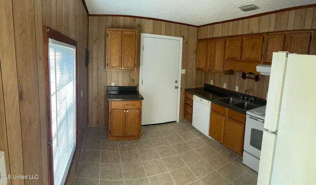 $1,350 | 2403 9th Street, Pascagoula, MS 39567