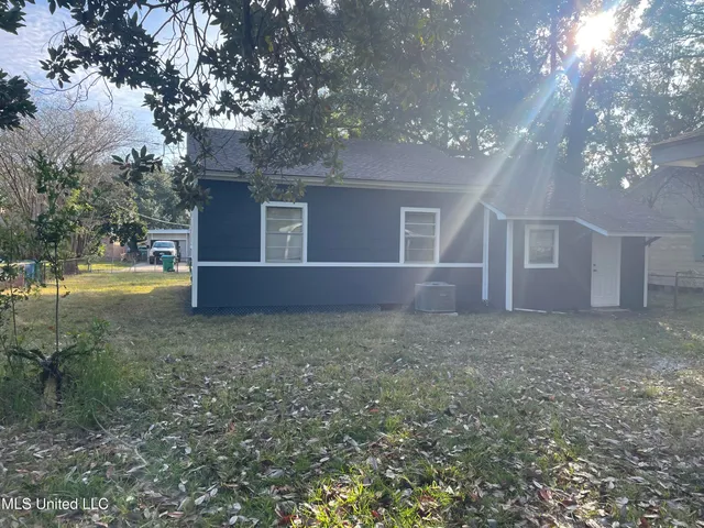 $1,350 | 2403 9th Street, Pascagoula, MS 39567