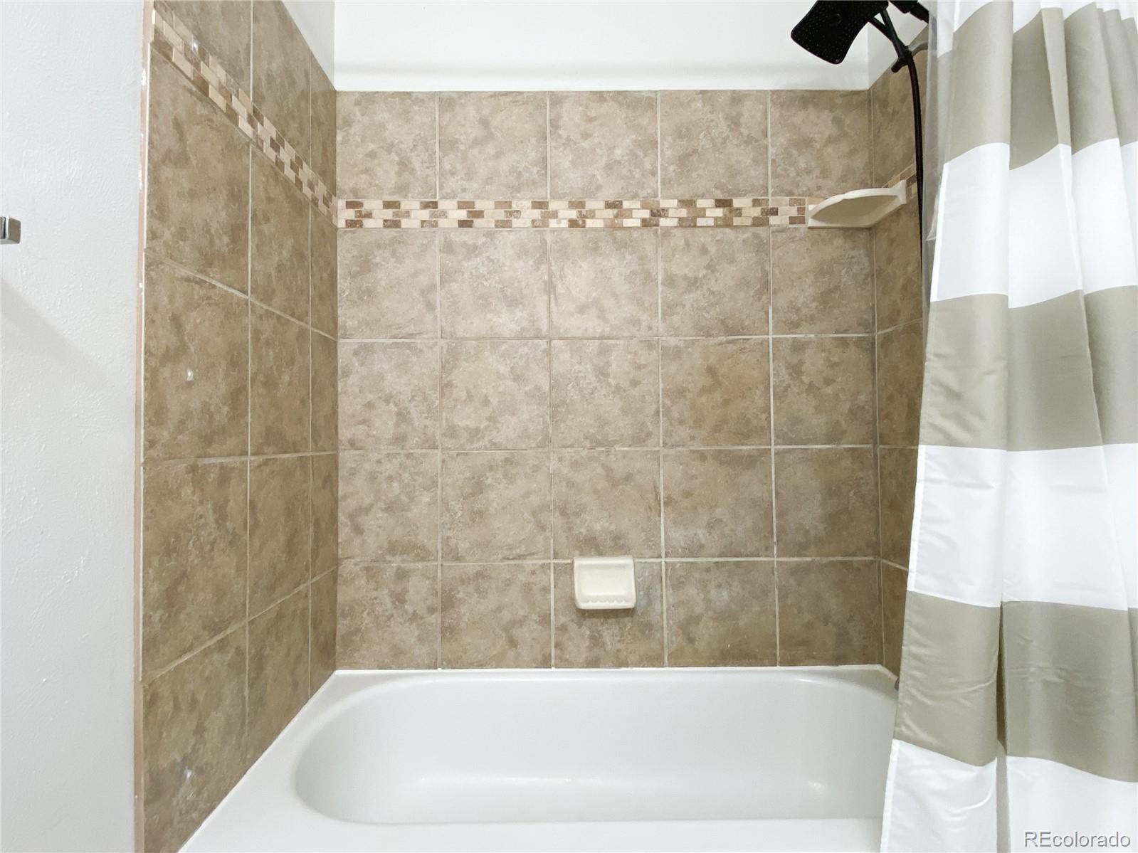 8423 Everett Way, Unit B Arvada, CO 80005 - Photo 20 of 27 a bathroom with a bathtub