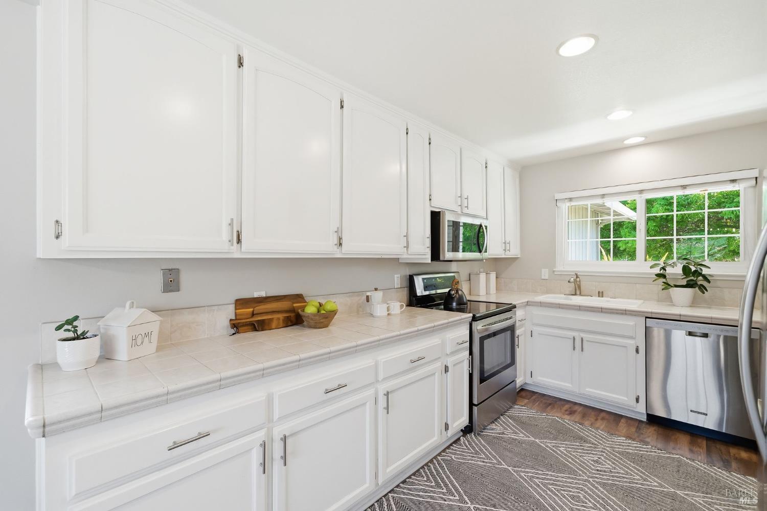 4062 Angeline Court Santa Rosa, CA 95405 - Photo 15 of 39