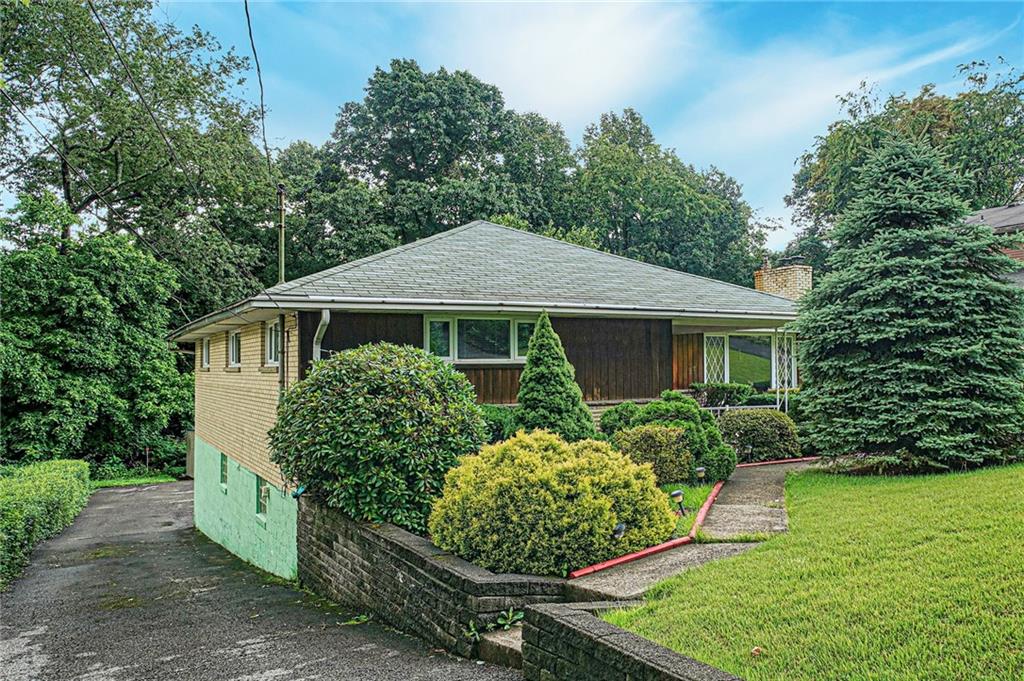 47 Laurel Ridge Road Coraopolis, PA 15108 - Photo 2 of 25 Gallery Image 2
