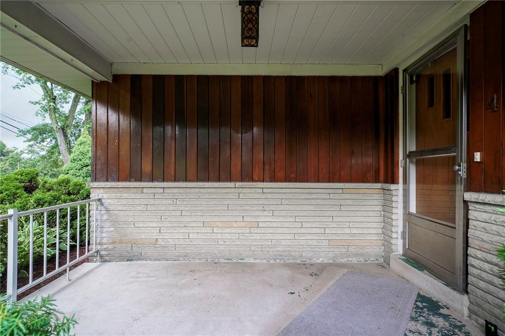 47 Laurel Ridge Road Coraopolis, PA 15108 - Photo 3 of 25 Gallery Image 3