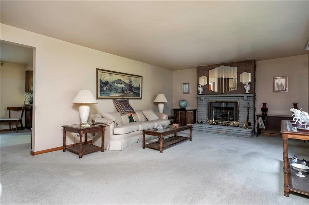 47 Laurel Ridge Road Coraopolis, PA 15108 - Photo 4 of 25 Gallery Image 4