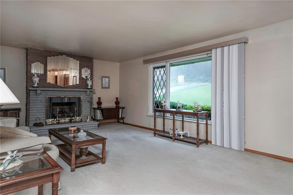47 Laurel Ridge Road Coraopolis, PA 15108 - Photo 5 of 25 Gallery Image 5