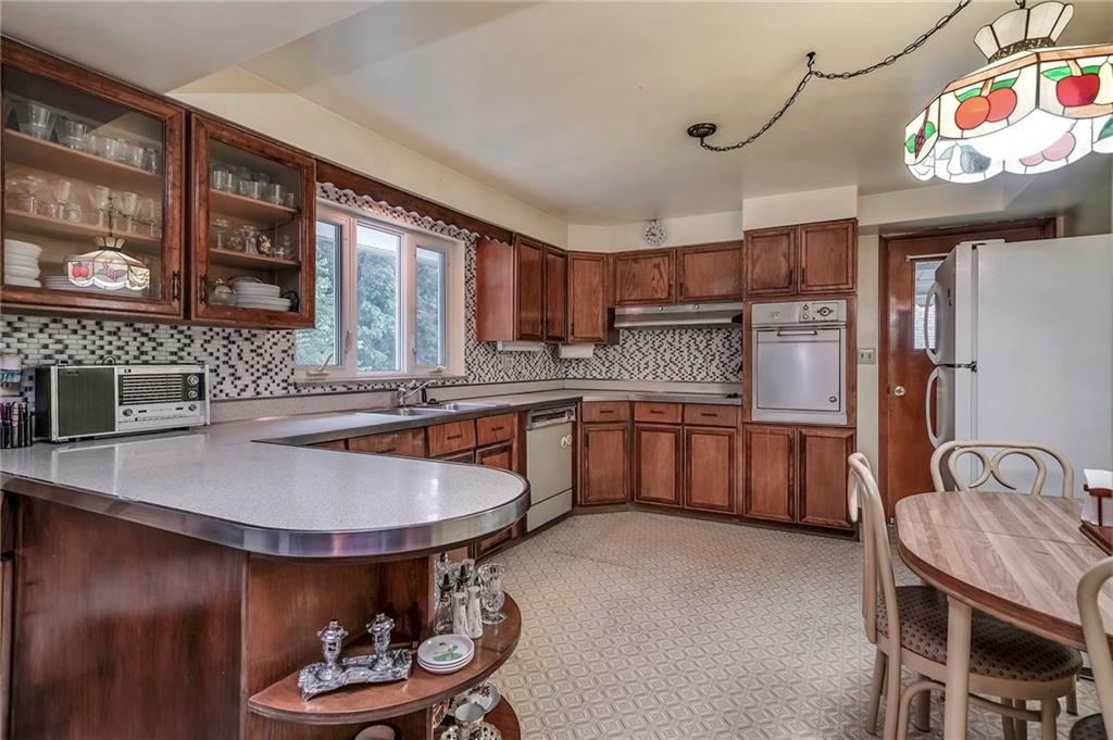 47 Laurel Ridge Road Coraopolis, PA 15108 - Photo 9 of 25 Gallery Image 9