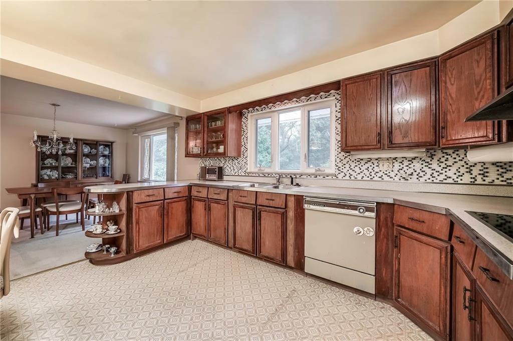 47 Laurel Ridge Road Coraopolis, PA 15108 - Photo 10 of 25 Gallery Image 10