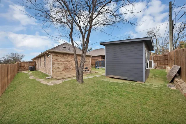 $279,900 | 2511 Chester Avenue, Fort Worth, TX 76106