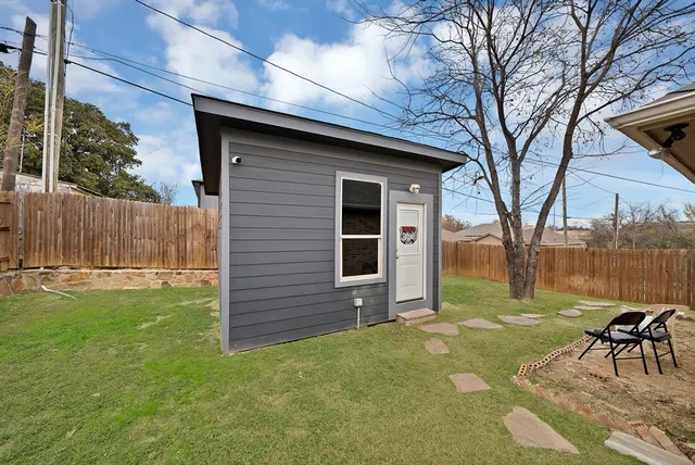 $279,900 | 2511 Chester Avenue, Fort Worth, TX 76106