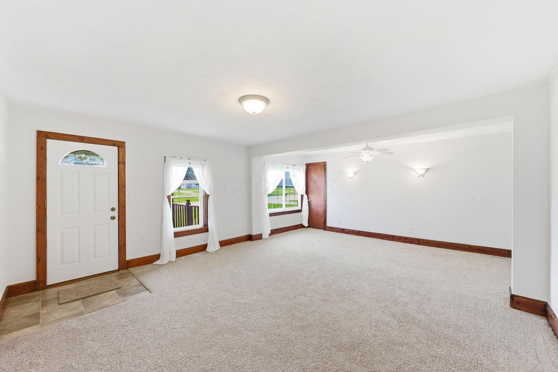2113 Smeltzer Road Marion, OH 43302 - Photo 10 of 29 Living room