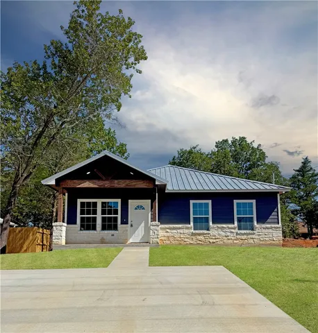 $215,000 | 122 Crestway Street, Hearne, TX 77859