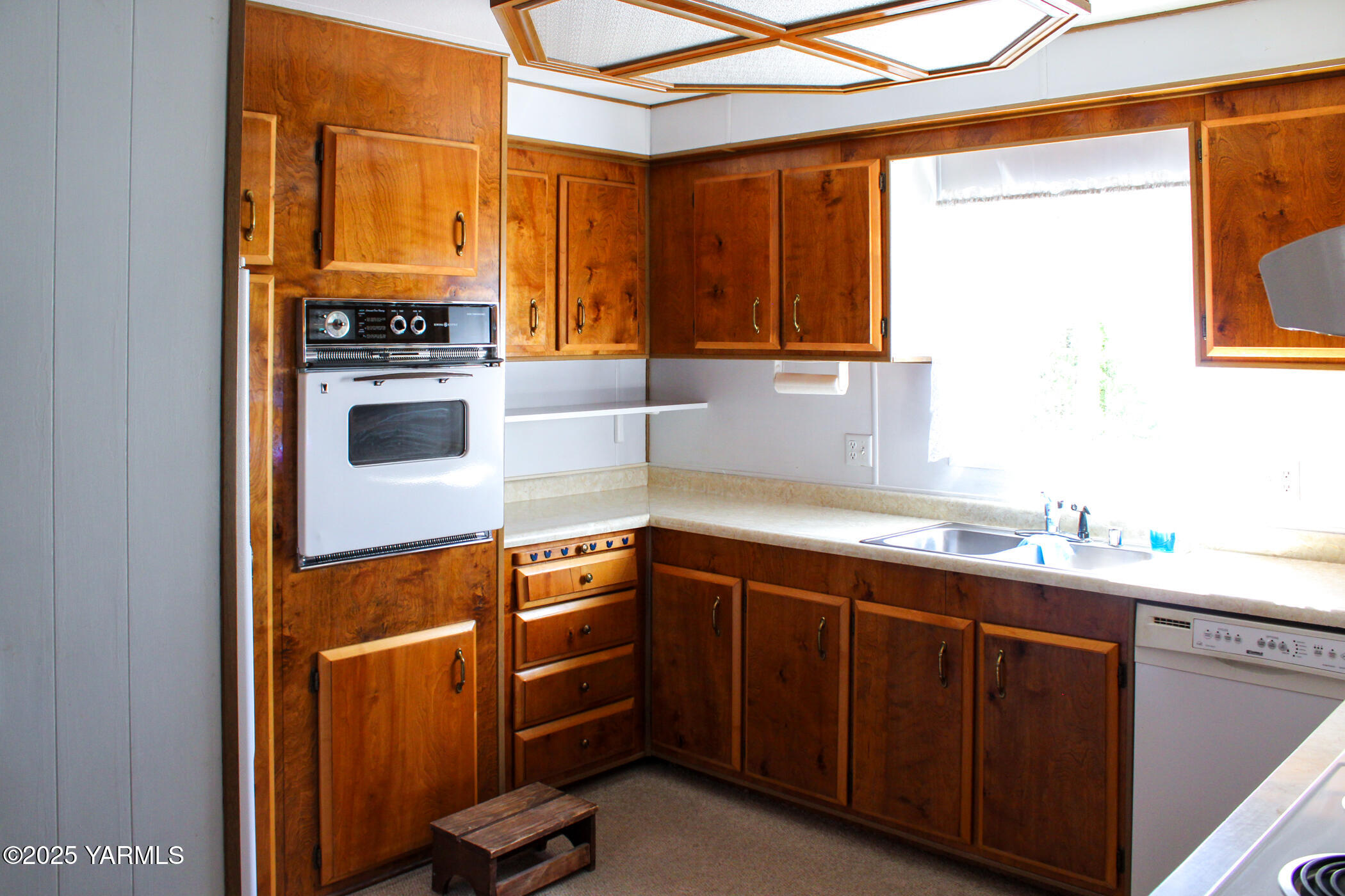 509 Bittner Road Yakima, WA 98901 - Photo 8 of 19 Kitchen